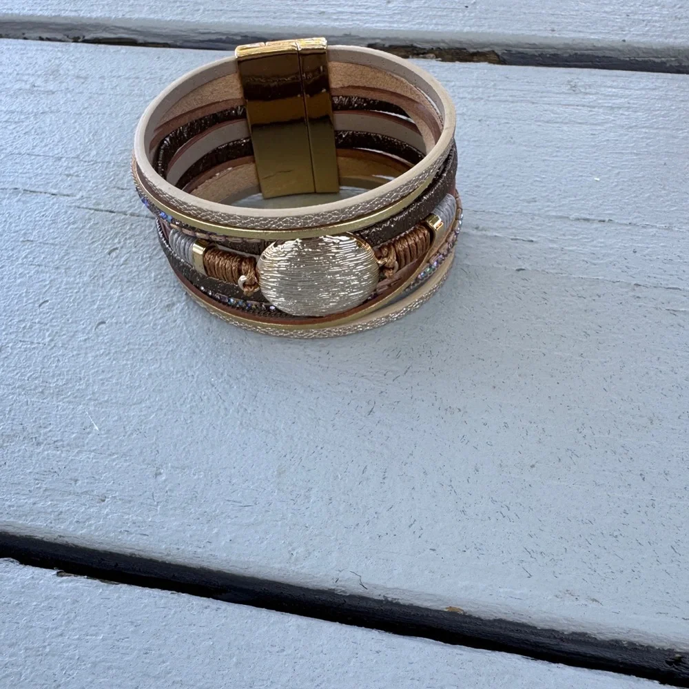 Elegant Boho Layered Cuff Bracelet – Gold & Bronze Leather Mix - Picture 5 of 6